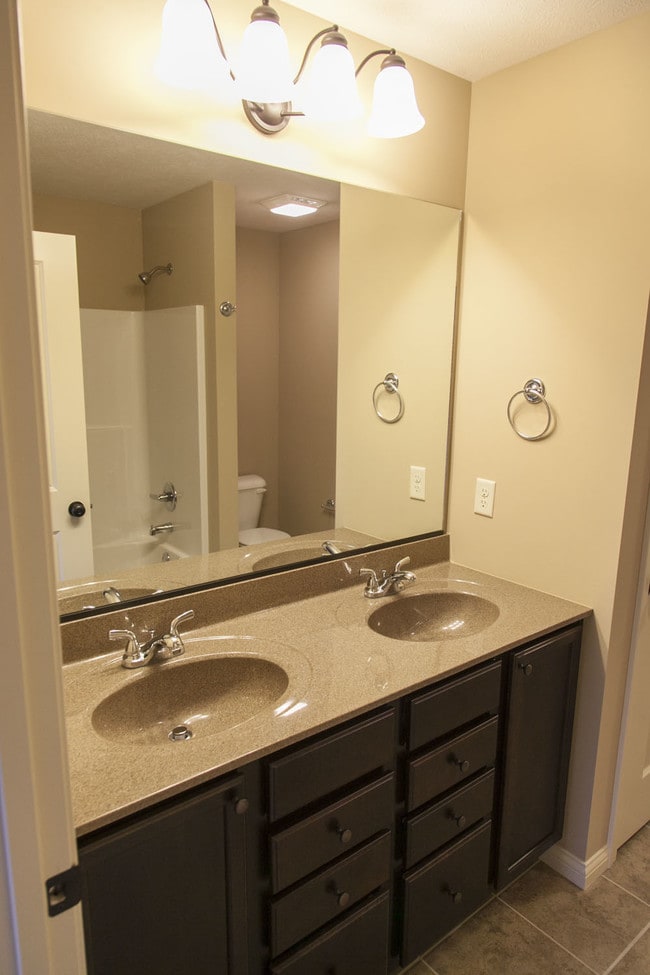 Master Bathroom - 3612 Chardonnay Ct Unidad 0