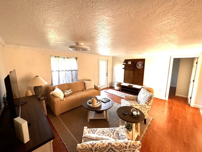 Photo - 1129 Riviera St