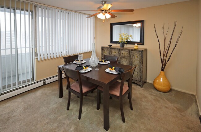 2B1B Model Dining Area