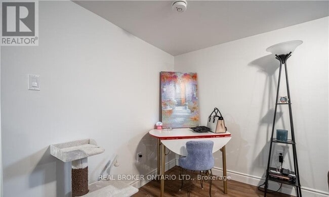 Photo - 301 Wallace Ave S