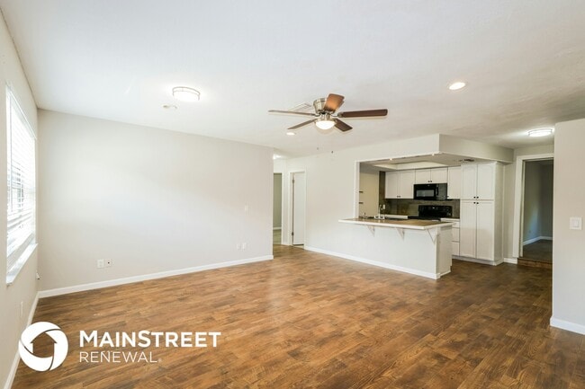 Photo - 9933 Lake Dr