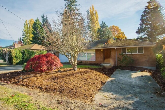 Photo - Beautiful and bright 3 bed / 2 bath rambler for rent!
