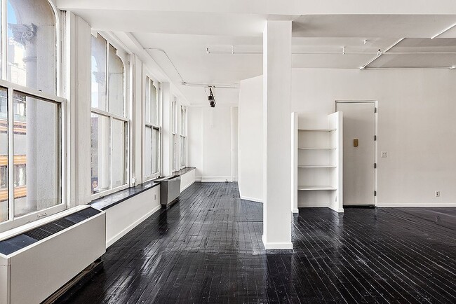 Building Photo - 1 Bond St Unit #5A