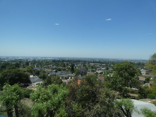 Building Photo - *Available NOW  in Whittier!*