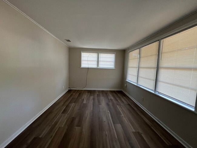 Photo - 2108 Robin St