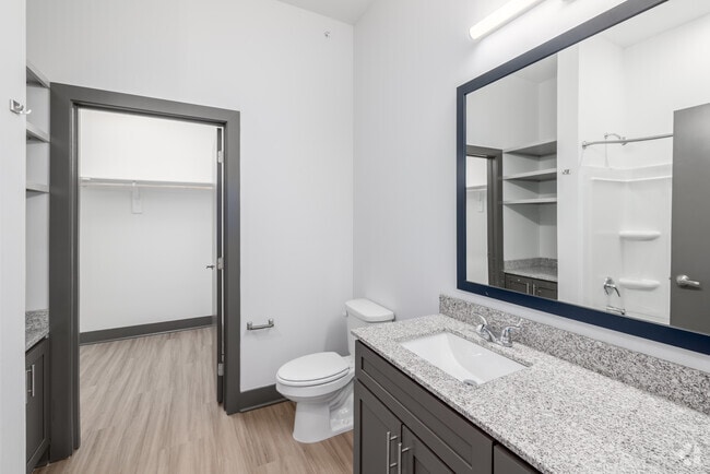 2BR, 2BA - 1,054SF - Primary Bathroom