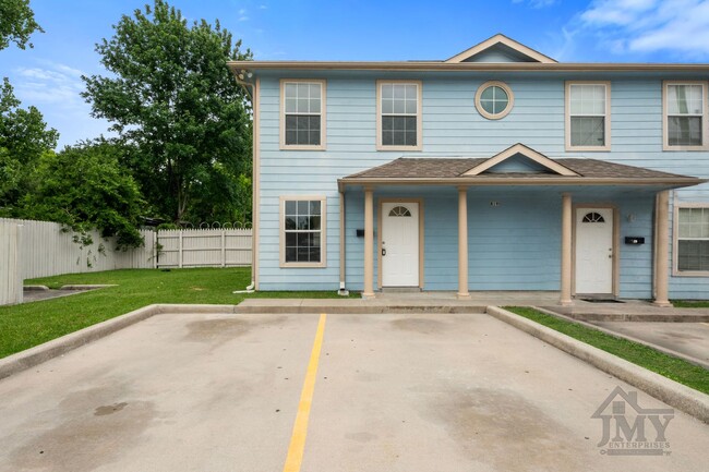 Building Photo - Duplex For Lease Unit Garcia Plaza 819TA