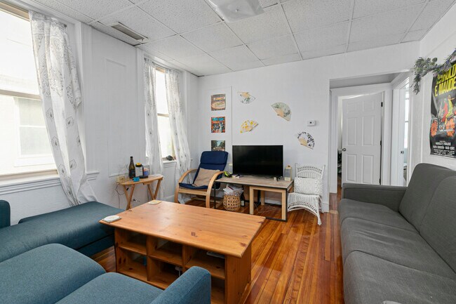 19 Woodbridge St Unit 9-11
