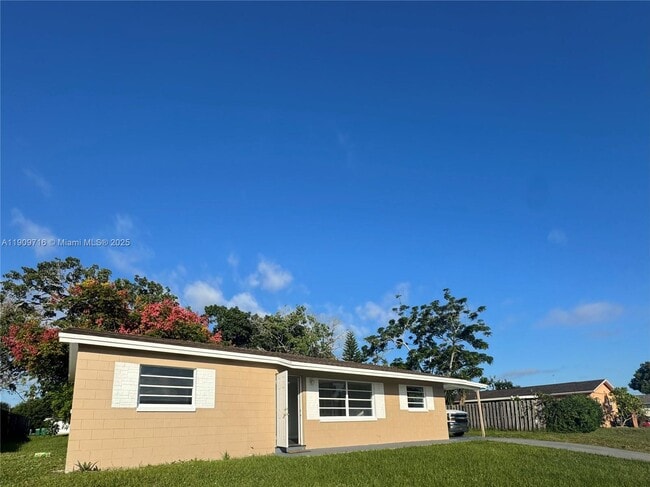 Photo - 622 Plymouth St