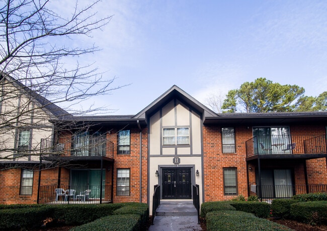 Building Photo - 6851 Roswell Rd Unit H11