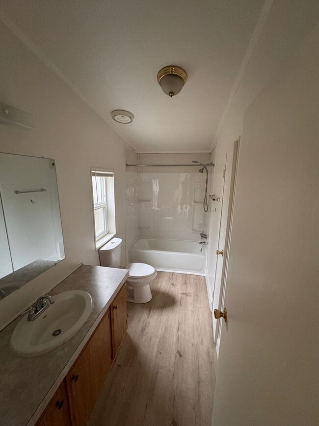 Photo - Quaint 4-Bedroom/2 Bath Property in Amboy, Available Now!