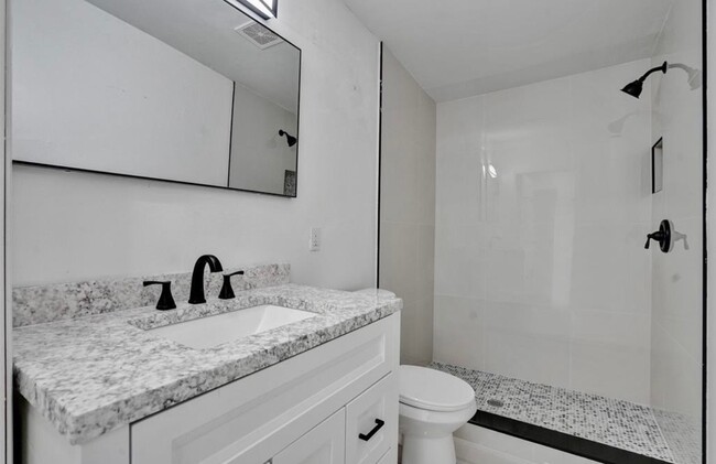 Bathroom - 1632 Lauderdale Manor Dr Unit B