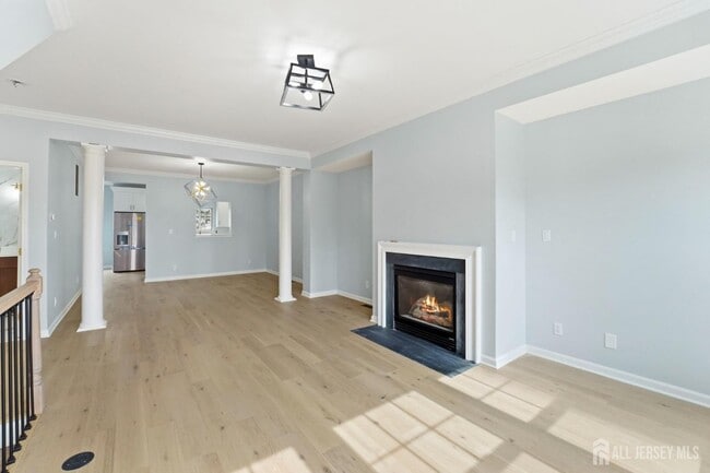 Photo - 704 Green Ln