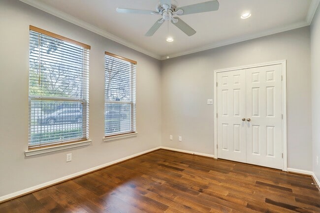 Photo - 2211 Roy St