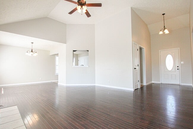 Photo - Pet Friendly Three Bedroom!