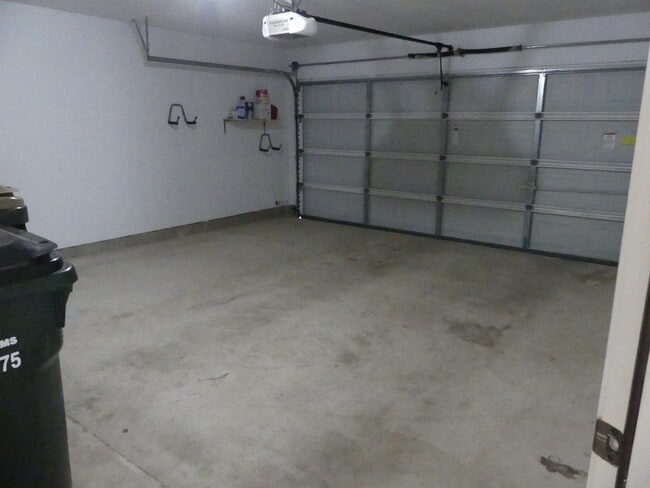 Building Photo - PRICE DROP !!