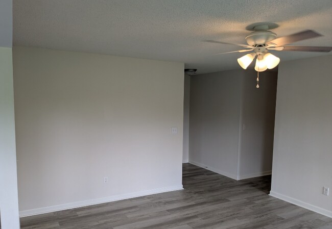 Photo - 102 Populus Dr