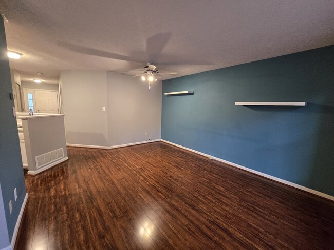 Photo - 115 Westbrooke Ln