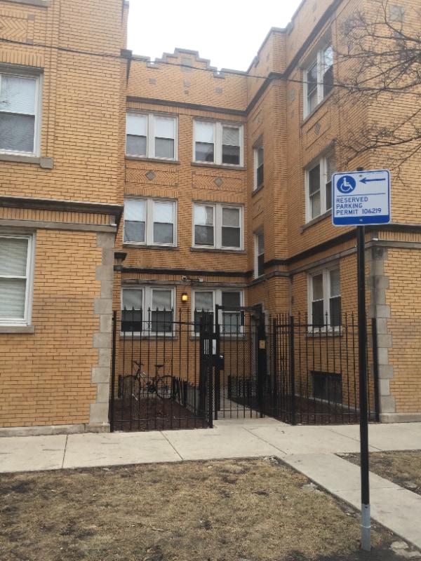 Building Photo - 4425 W Fullerton Ave Rental