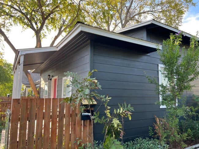 611 Nelray Blvd
