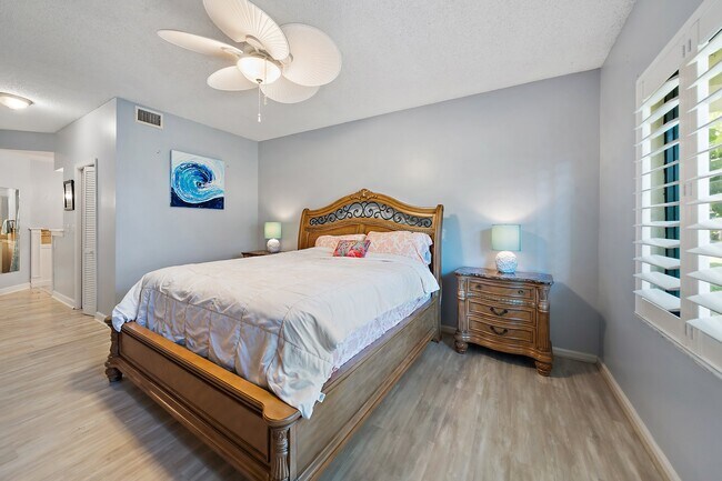 Photo - 401 Sea Oats Dr