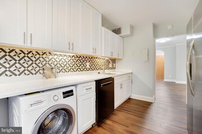 Renovated Kitchen - 1800 Old Meadow Rd Unit 113