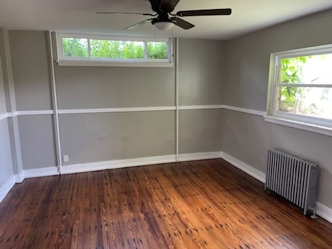 Building Photo - Route 72 Unit Apt A