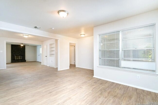 Photo - Modern 4-Bedroom House Near Leon Valley