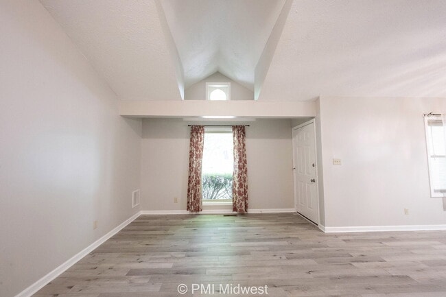 Photo - "Charming 2-Bed, 2-Bath Duplex in Prime Franklin Locale – Spacious 1,464 Sq Ft!"