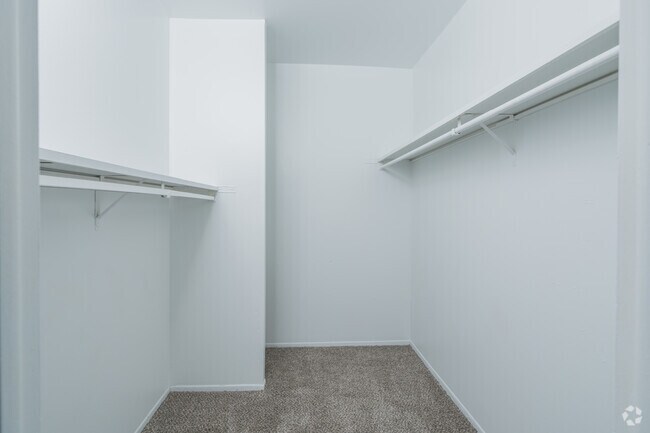2BR, 1BA - 880SF - Primary Bedroom