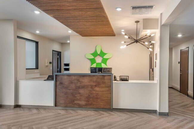 Furnished Studio-Colorado Springs - Center Park