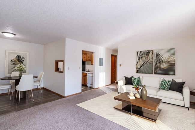 Grand Forks, ND Cedarwood Apartments | Living