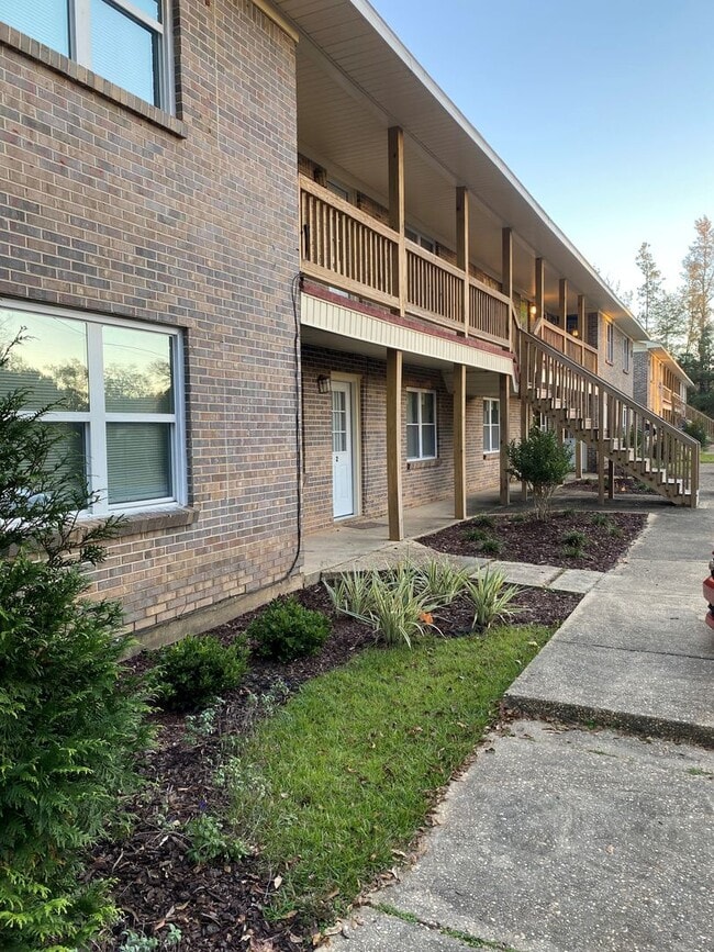 Cedar Pointe Apartments