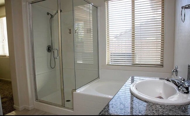 Photo - Lovely Home for rent in Visalia, Ca