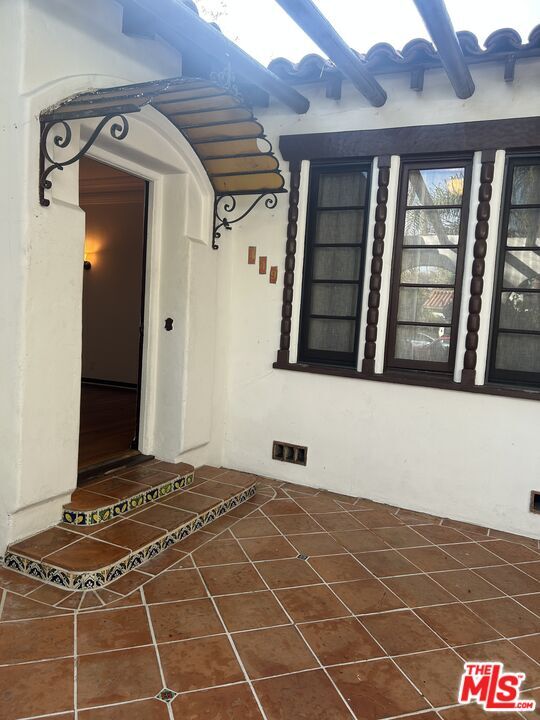 Building Photo - 449 N Sweetzer Ave