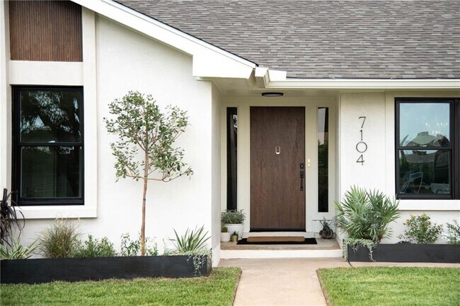 Photo - 7104 Reaburn St