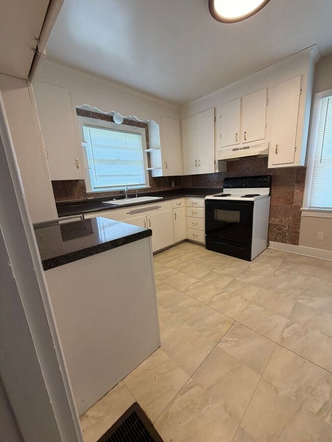Photo - 781 Westwood Ave