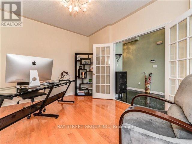 Photo - 43 Larkmead Crescent