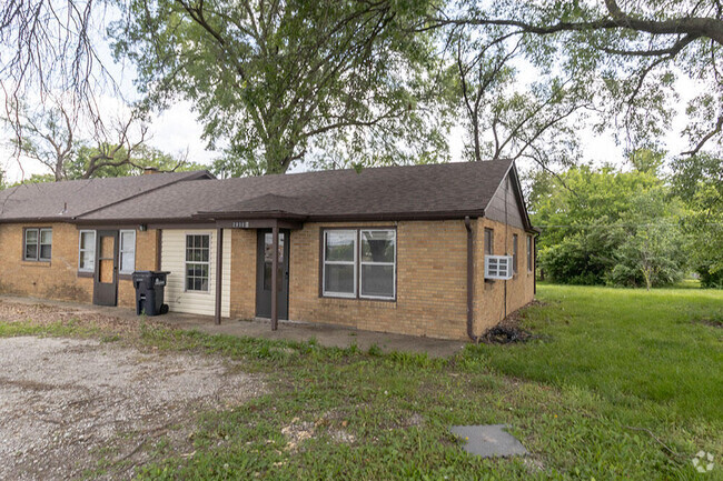 Building Photo - 2800 Mexico Gravel Rd Rental