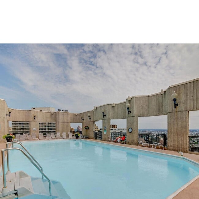 the roof top pool - 2020 Walnut St Unit 10G