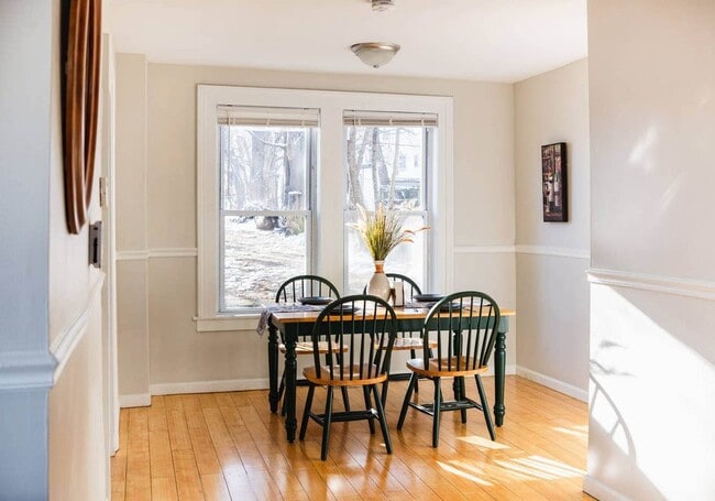 Building Photo - 3 Bedroom Single Family Home!