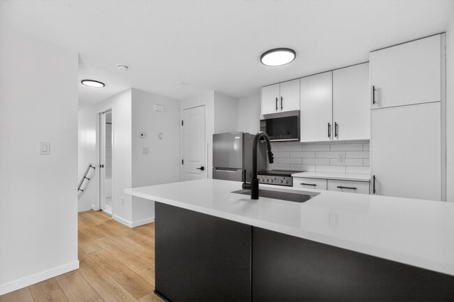 Photo - 12116-12143 43 St NW Unit 12116 GAR