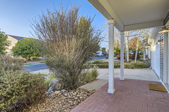 Patio delantero - 5120 Perth St