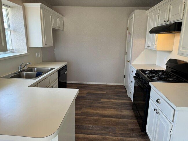 Photo - 3 bed 2 bath, storm shelter and all wood floors in Moore Schools