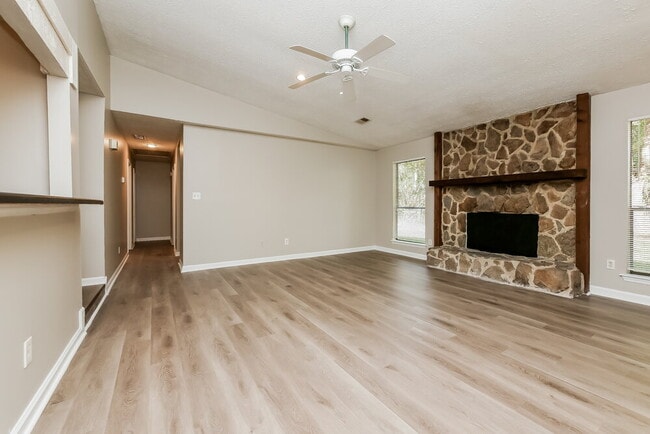 9380 Forest Knoll Dr