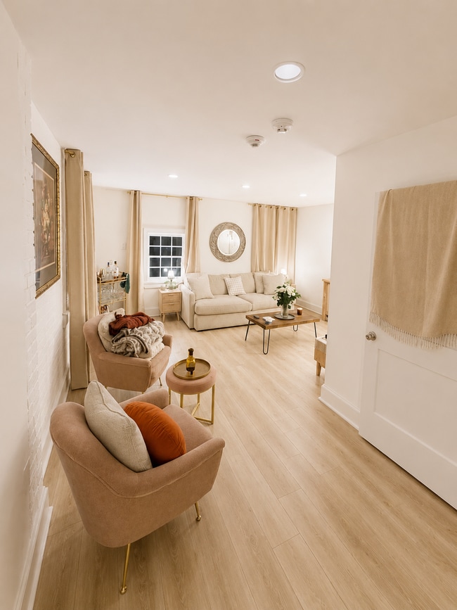 Building Photo - Perry St LHP Unit 1 Lee B
