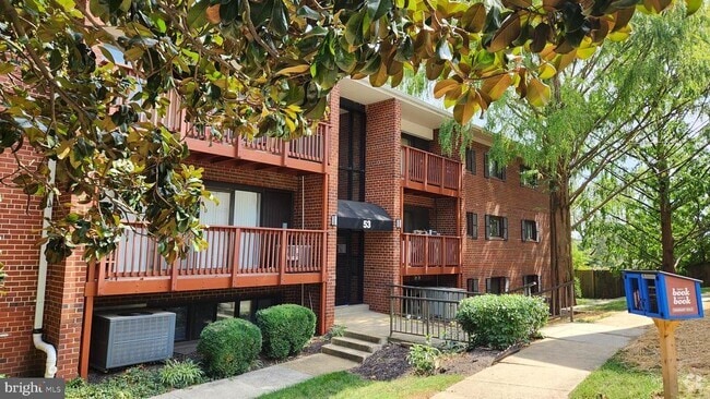 Building Photo - 53 Skyhill Rd Unit 301 Rental