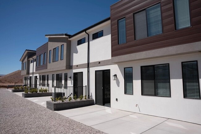 Photo - Brand-New Desert Vista Townhome - Pool Access