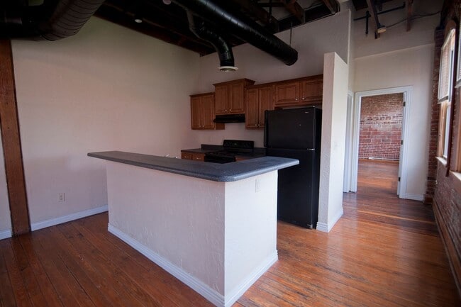 Building Photo - Palace Hotel 205 Unit PH 205