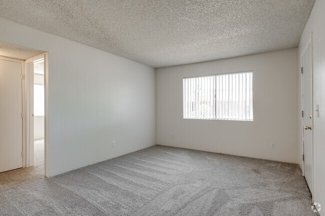 2BR, 1BA - 676SF